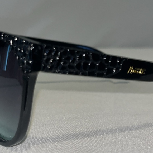 Nanette LePore Sunglasses with case Textured Crocodile Print Corners and Sides - Picture 5 of 10